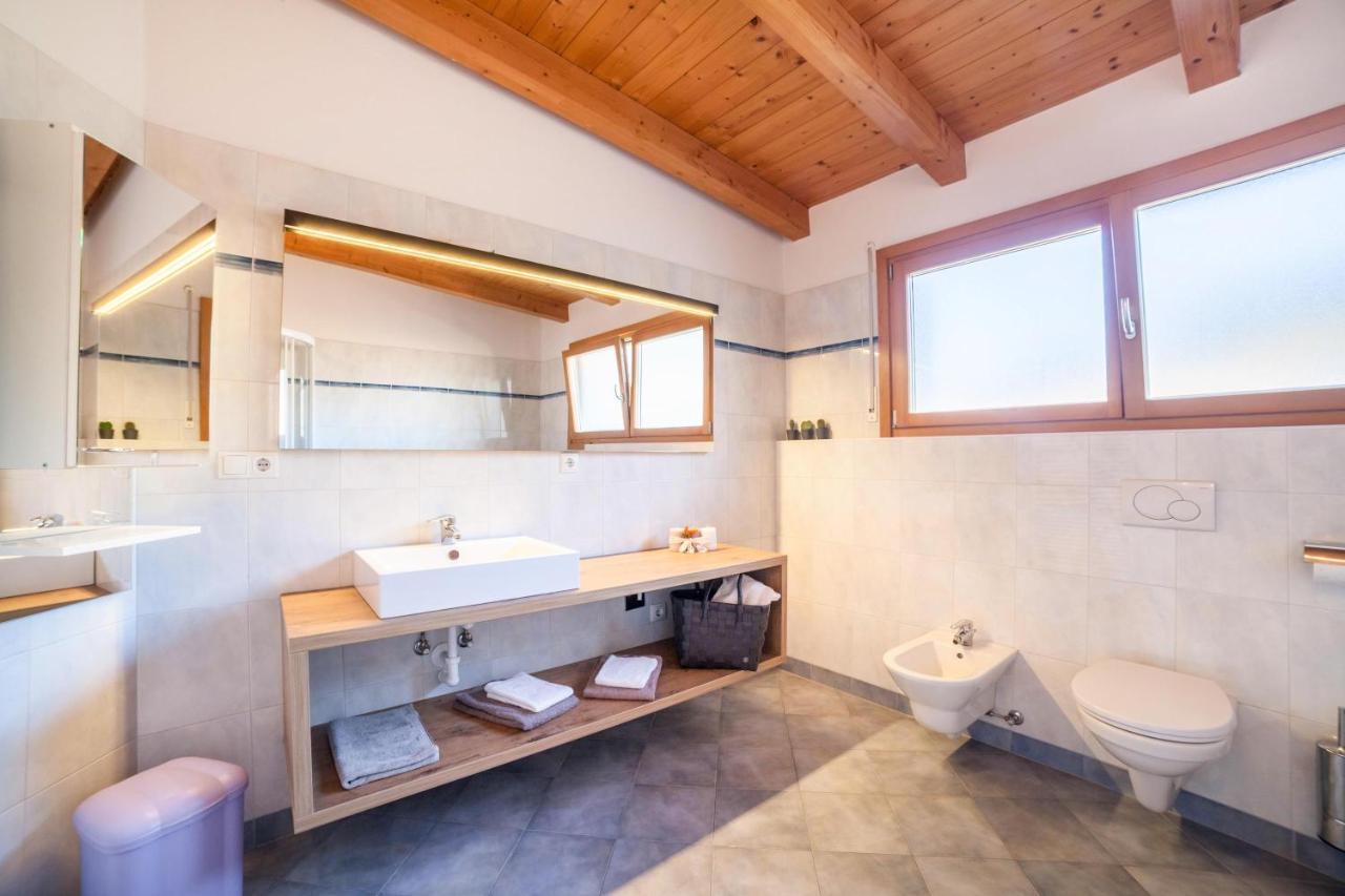 Oberegghof Ferienwohnung Hahnenkamm リフィアーノ エクステリア 写真